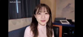 小骚逼露脸洗干净了伺候小哥哥诱惑狼友，舔鸡巴的样子好骚吸蛋蛋，深喉抽插，后入草屁股，撸着进小嘴给她吃